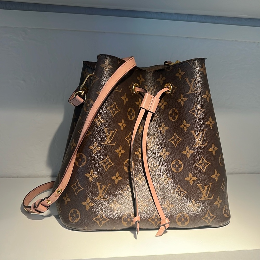 Authentic Louis Vuitton Neo noe Rose and monogram